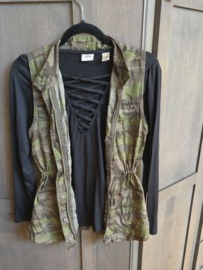 Me Jane Black Lace-Up Long Sleeve Tee with Green Camo Utility Vest